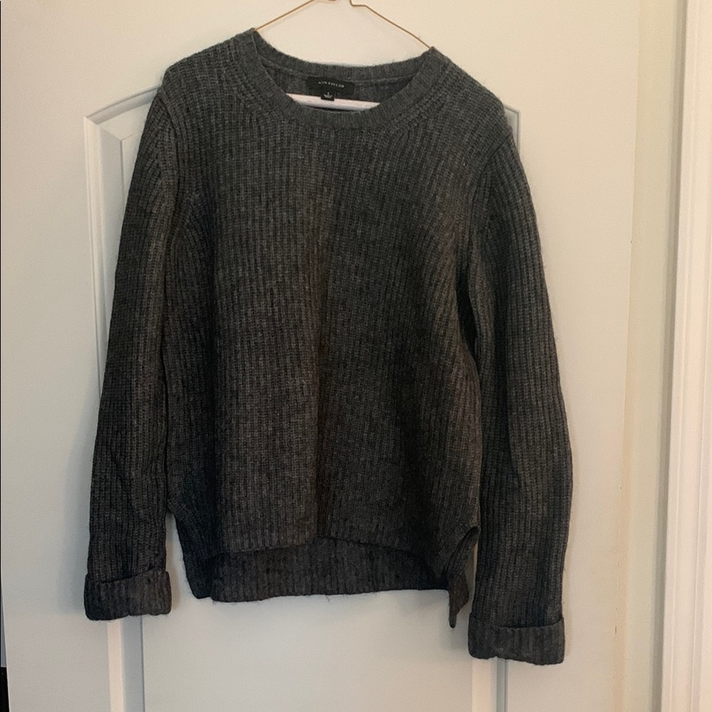 Ann Taylor Gray Crew Neck Sweater with Ribbed Texture